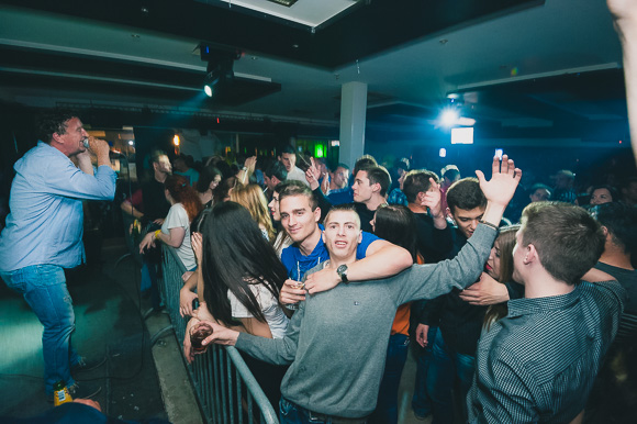 Zadarska večer s Ivicom Sikirićem Ićom u Hitch baru, 8.5.2015. (Foto: Ivan Toman) Zadarska večer s Ivicom Sikirićem Ićom u Hitch baru, 8.5.2015. (Foto: Ivan Toman)