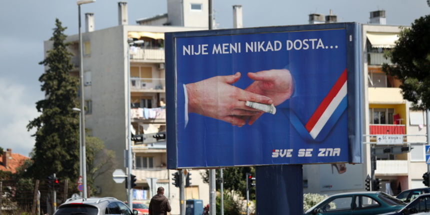 Zadar, 220413.
Povodom predizborne kampanje koja traje vec neko vrijeme u Zadru grad je ponovno oblijepljen plakatima, ali ovog puta plakatima ocito antihadezeovskog sadrzaja.
Foto: Jure Miskovic / CROPIX Zadar, 220413.
Povodom predizborne kampanje koja traje vec neko vrijeme u Zadru grad je ponovno oblijepljen plakatima, ali ovog puta plakatima ocito antihadezeovskog sadrzaja.
Foto: Jure Miskovic / CROPIX