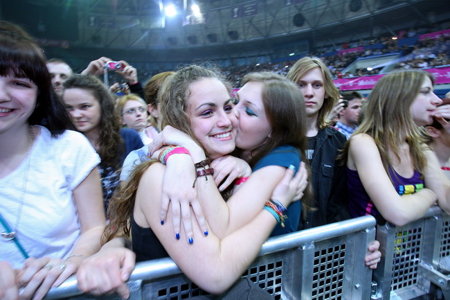 Zagreb, 220410.
U sklopu velike turneje Toleranca tour 2010 i povodom izlaska novog albuma naziva “Toleranca” Zlatan Stipisic Gibonni veceras je u KC Drazen Petrovic odrzao prvi od 2 predvidjena zagrebacka koncerta.
Na slici: publika.
Foto: Neja Markicevi