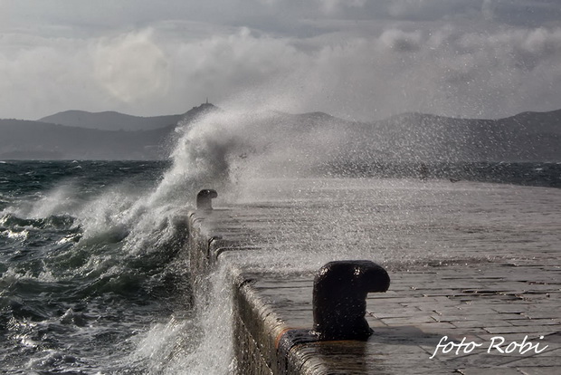 Olujno jugo na zadarskoj rivi 5. studenog 2014. Foto: Roberto Lerga Olujno jugo na zadarskoj rivi 5. studenog 2014. Foto: Roberto Lerga