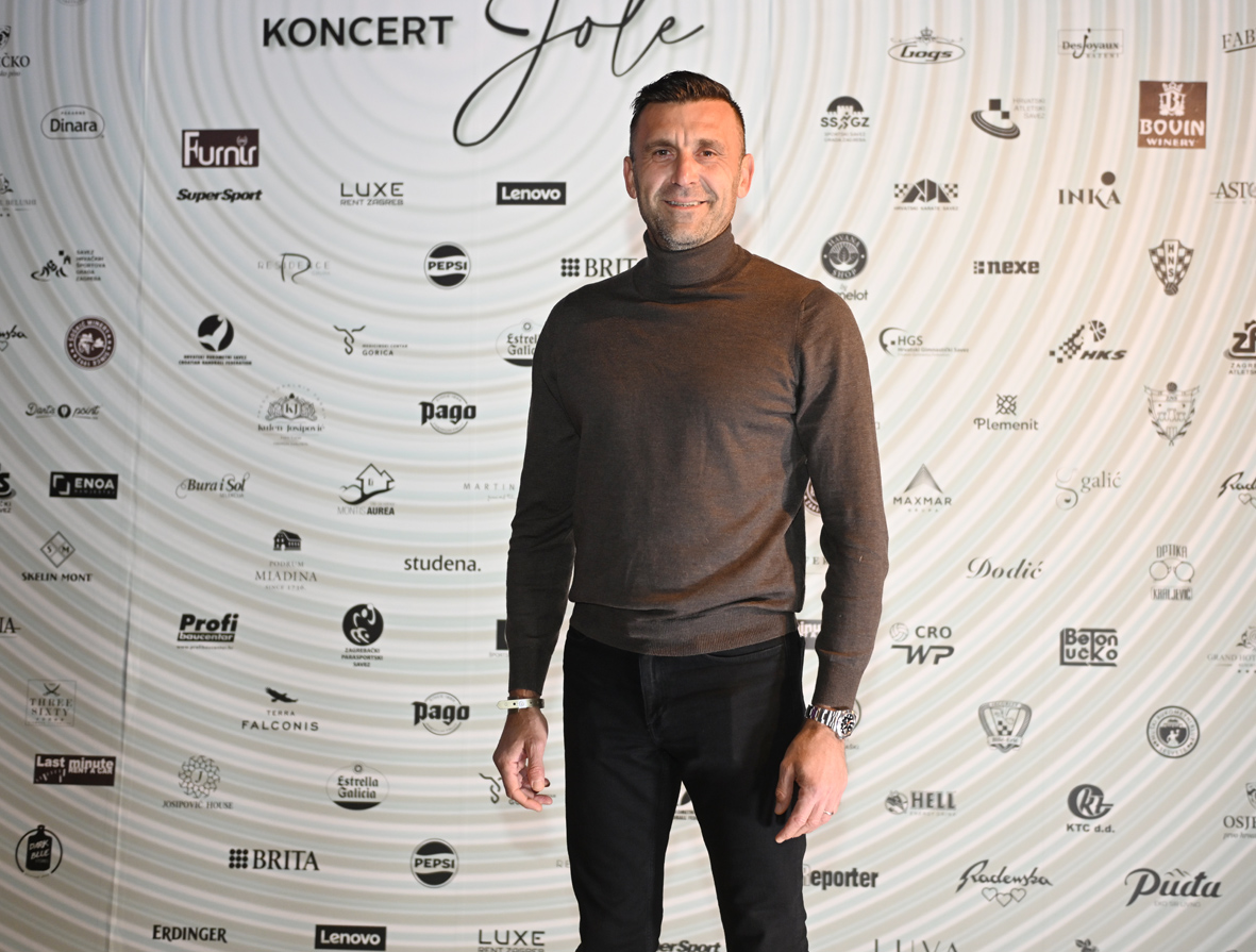 Brojni sportaši, legende i uglednici na proslavi 19. godišnjice emisije sport nedjeljom Brojni sportaši, legende i uglednici na proslavi 19. godišnjice emisije sport nedjeljom