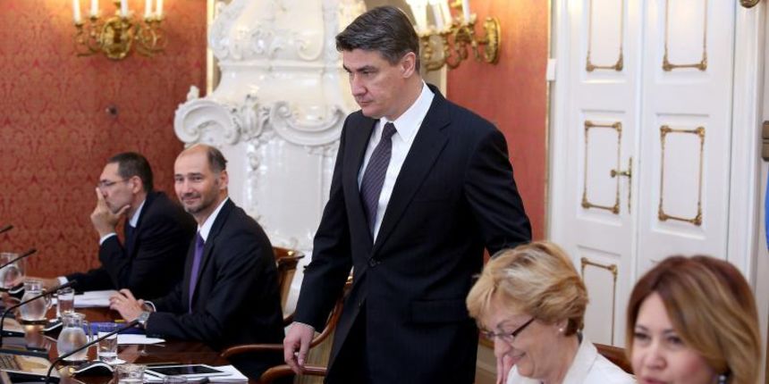 01.08.2013., Zagreb – U Banskim dvorima odrzana je posljednja sjednica Vlade RH prije ljetne stanke. Photo: Patrik Macek/PIXSELL Autor Patrik Macek/PIXSELL KLJUČNE RIJEČI Zoran Milanovic, sjednica, vlada 01.08.2013., Zagreb – U Banskim dvorima odrzana je posljednja sjednica Vlade RH prije ljetne stanke. Photo: Patrik Macek/PIXSELL Autor Patrik Macek/PIXSELL KLJUČNE RIJEČI Zoran Milanovic, sjednica, vlada