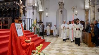 Nadbiskup Milan Zgrablić predvodio misu zadušnicu za Papu Franju Nadbiskup Milan Zgrablić predvodio misu zadušnicu za Papu Franju