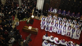 Zadar, 300110.
Pogreb zadarskog nadbiskupa Ivana Prendje u crkvi Svete Stosije.
Zadarski nadbiskup Ivan Prendja preminuo je iznenada  25. sijecnja 2010. godine u Zagrebu u 71. godini zivota, nakon 46 godina svecenistva i 20 godina biskupstva.
Na fotografi