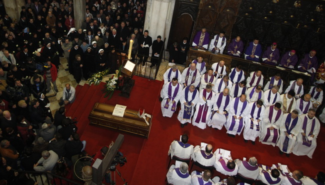 Zadar, 300110.
Pogreb zadarskog nadbiskupa Ivana Prendje u crkvi Svete Stosije.
Zadarski nadbiskup Ivan Prendja preminuo je iznenada  25. sijecnja 2010. godine u Zagrebu u 71. godini zivota, nakon 46 godina svecenistva i 20 godina biskupstva.
Na fotografi