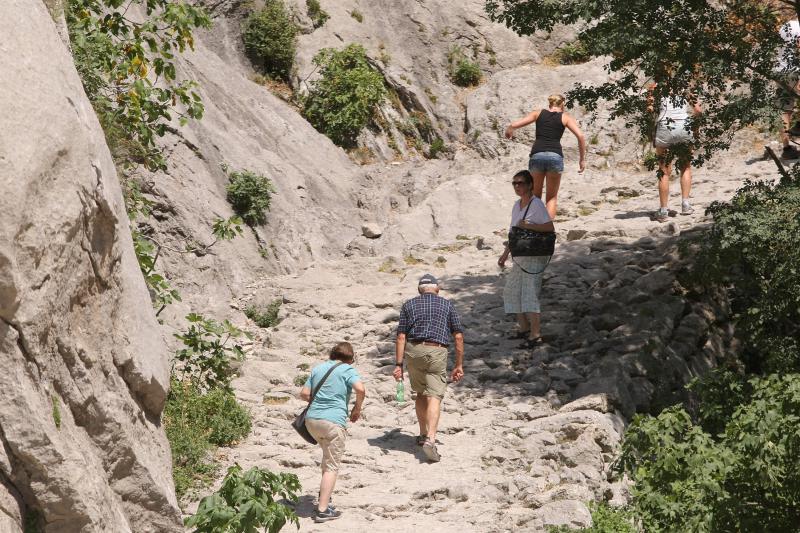 Penjači uživaju u kanjonu Paklenice, Foto: Dino Stanin Penjači uživaju u kanjonu Paklenice, Foto: Dino Stanin