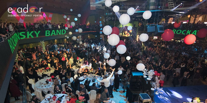 Ludnica u Saturnusu: Doček koji će se dugo pamtiti i prepričavati Ludnica u Saturnusu: Doček koji će se dugo pamtiti i prepričavati