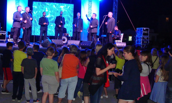 Klapa Cambi održala cjelovečernji koncert na biogradskoj rivi. Foto: Gordana Šarić Klapa Cambi održala cjelovečernji koncert na biogradskoj rivi. Foto: Gordana Šarić