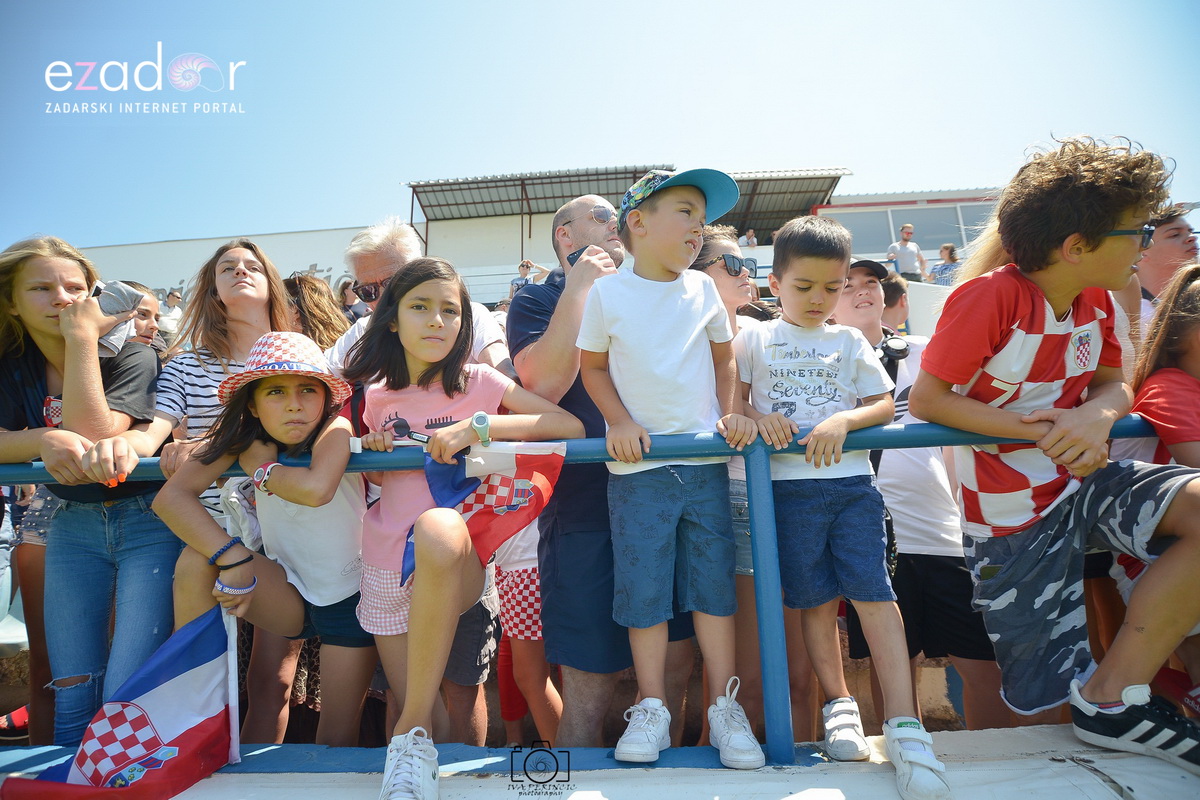 Zadarska vatrena četvorka na Stanovima se družila s mladim zadarskim nogometašima Zadarska vatrena četvorka na Stanovima se družila s mladim zadarskim nogometašima