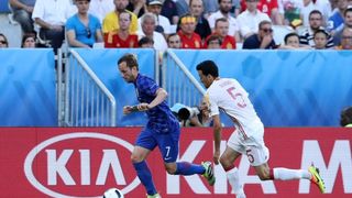 U dvoboju zadnjeg, 3. kola D skupine EURA u Bordeauxu igraju nogometaši Hrvatske i Španjolske (1-1).   Pred 40.000 gledatelja na stadionu Matmut Atlantic sudi Bjorn Kuipers.    Strijelci: 0-1 Morata (7), 1-1 Kalinić (45)