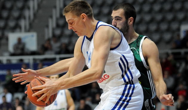 Zadar, 091211.Dvorana Kresimira Cosica. Utakmica A1 hrvatske kosarkaske lige izmedju KK Zadar i KK Sonik Puntamika.Na fotografiji: Franko Kastropil (14), Marino Sarlija (17).Foto: Luka Gerlanc / CROPIX