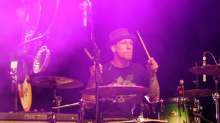 Zagreb, 210611.
RSC Jarun.
Otok hrvatske mladezi.
T-mobile INmusic festival.
Prvi dan tradicionalno najveceg glazbenog spektakla u Hrvatskoj koji se odrzava 21. i 22.06.
Na slici: grupa The Do.
Foto: Tomislav Kristo / CROPIX Zagreb, 210611.
RSC Jarun.
Otok hrvatske mladezi.
T-mobile INmusic festival.
Prvi dan tradicionalno najveceg glazbenog spektakla u Hrvatskoj koji se odrzava 21. i 22.06.
Na slici: grupa The Do.
Foto: Tomislav Kristo / CROPIX