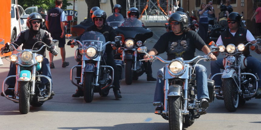 Zadar, 260511.
U Biogradu je poceo susret ljubitelja  Harley Davidson motora   koji ce se odrzati izmedu 26. i 29. svibnja 
Na slici : bikeri u Biogradu
Foto : Vladimir Ivanov / CROPIX