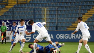 Varazdin, 070811.
Stadion Andjelko Herjavec.
Nogometna utakmica 3.kolo prve Hrvatske nogometne lige Varazdin – Zadar.
Na slici: prekrsaj nad Josipom Golubar.
Foto: Andrej Svoger / Cropix Varazdin, 070811.
Stadion Andjelko Herjavec.
Nogometna utakmica 3.kolo prve Hrvatske nogometne lige Varazdin – Zadar.
Na slici: prekrsaj nad Josipom Golubar.
Foto: Andrej Svoger / Cropix