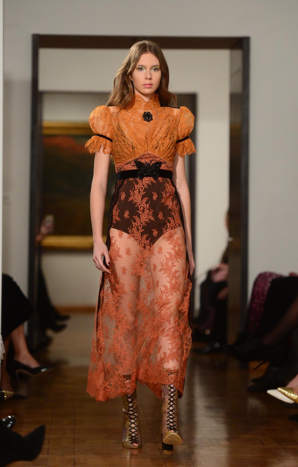 Modna revija “Lei Lou” Aleksandre Dojčinović u Modernoj galeriji