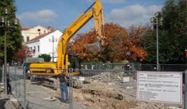 Kamene ploče na Poljani “smršavile” s plaćenih 10, na 8,5 cm, foto: radiodrnis.hr