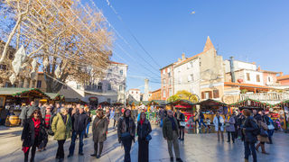 Badnjak 2016: Blagdanski đir po gradu 24. prosinca Badnjak 2016: Blagdanski đir po gradu 24. prosinca