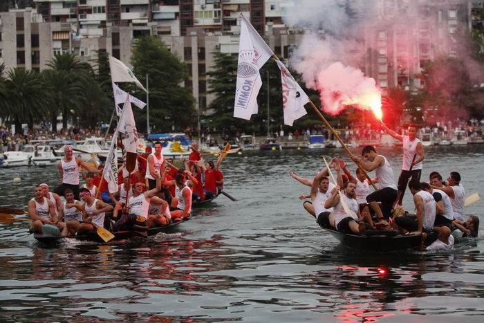 Ploce, 140810
13. Maraton ladja na Neretvi od Metkovica do Ploca.
Na slici cilj maratona u Plocama, pobjednici Gusar iz Komina(D) prolaze kroz cilj slijede ih Stablina i Bacina
Foto: Ivo Ravlic / CROPIX