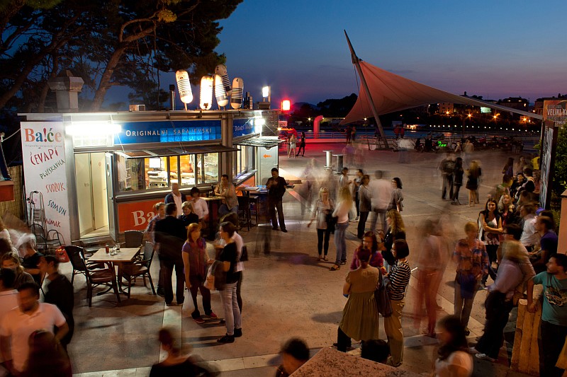 Projekcijom i tulumom otvoren 5. Festival mediteranskog filma u Splitu, Foto: Goran Leš Projekcijom i tulumom otvoren 5. Festival mediteranskog filma u Splitu, Foto: Goran Leš