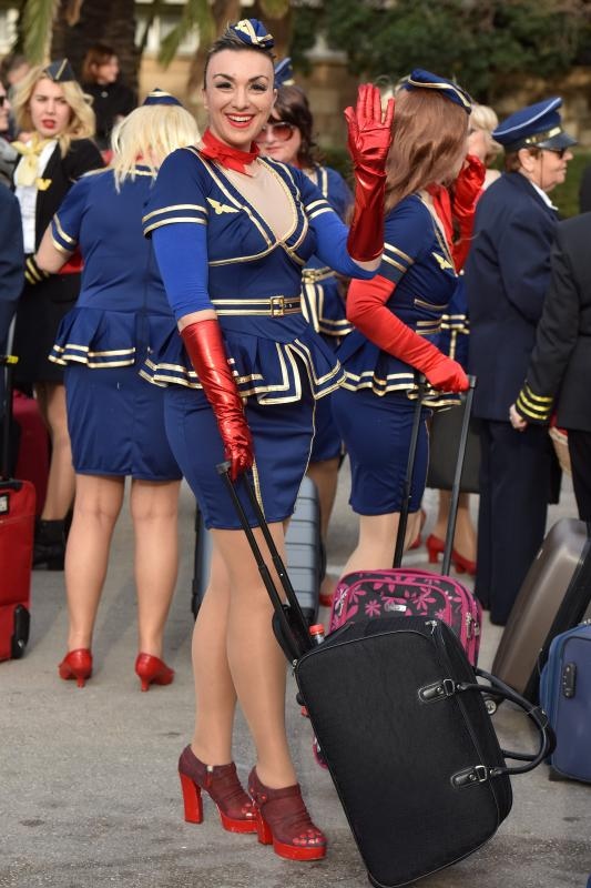 Karnevalska povorka krenula je s Branimirove obale prema Poluotoku. Photo: Dino Stanin/PIXSELL