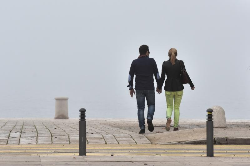 Zadar već treći dan okovan gustom maglom. Foto: Dino Stanin/Pixsell