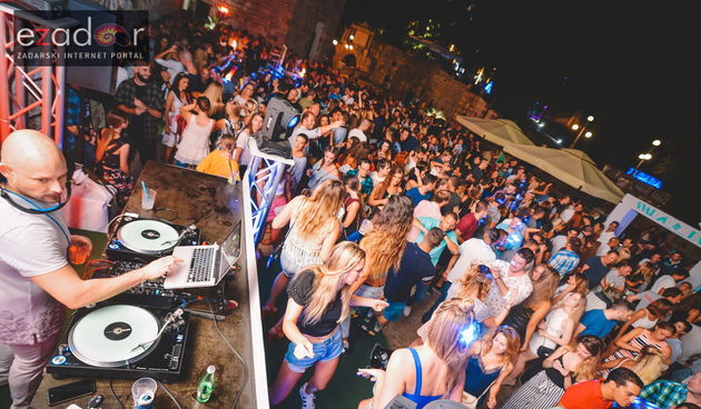 Saturday Night with DJ Dizzy @ Svarog Bar