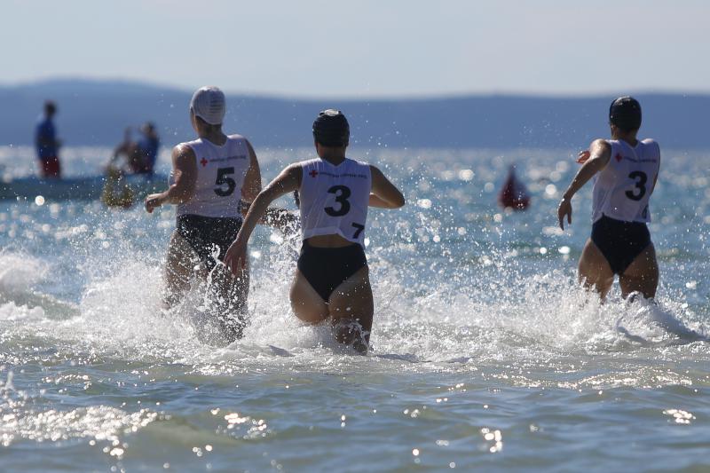 Na plaži u Zatonu kod Zadra održan je tečaj Hrvatskog crvenog križa za  djevojke i mladiće kako bi dobili licencu za spasioce na plažama Zadarske županije. Photo: Filip Brala/PIXSELL
