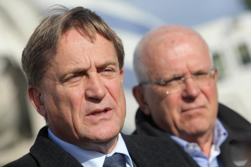 U ulici Ive Masine (Mjesni odbor Crvene kuce) gradonacelnik Bozidar Kalmeta sa suradnicima polozio je kamen temeljac. Time je svecano obiljezeni pocetak gradnje socijalnih stanova po modelu programa POS. Photo: Dino Stanin/PIXSELL