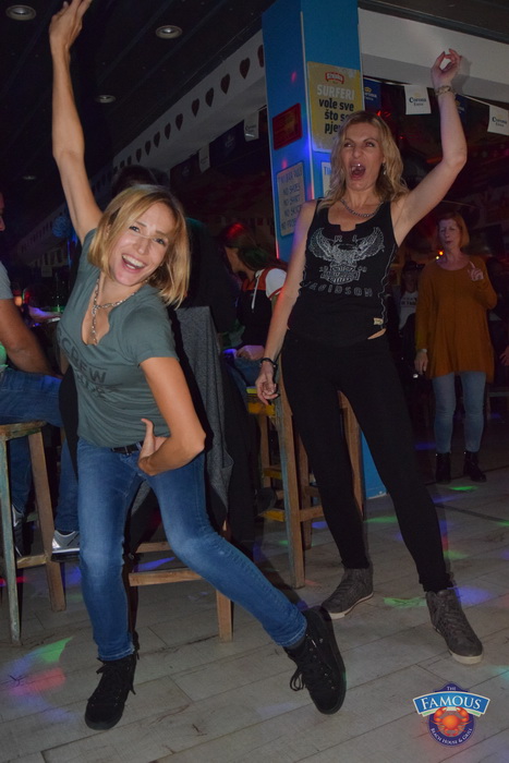 Songbusters i Elena Stella @ Famous Beach Bar & Grill Songbusters i Elena Stella @ Famous Beach Bar & Grill