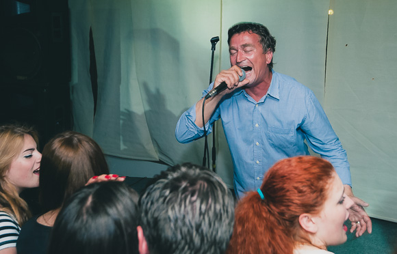 Zadarska večer s Ivicom Sikirićem Ićom u Hitch baru, 8.5.2015. (Foto: Ivan Toman) Zadarska večer s Ivicom Sikirićem Ićom u Hitch baru, 8.5.2015. (Foto: Ivan Toman)