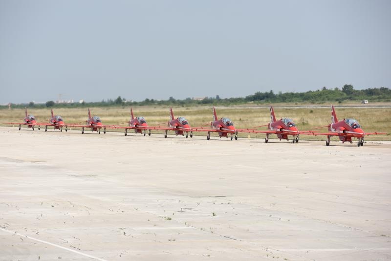 Akrobatska skupina “Red Arrows” Royal Air Forcea u posjeti Zračnoj bazi u Zemuniku Akrobatska skupina “Red Arrows” Royal Air Forcea u posjeti Zračnoj bazi u Zemuniku