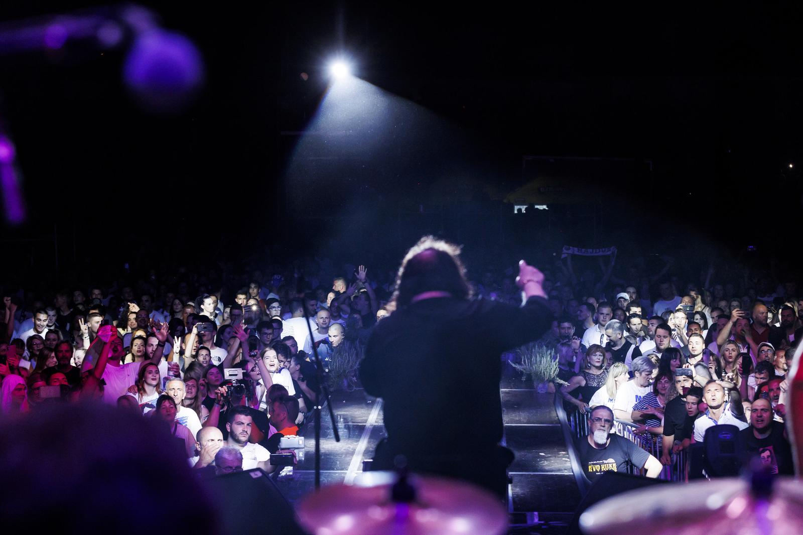 Mišo Kovač i prijatelji na Starom placu u Splitu Mišo Kovač i prijatelji na Starom placu u Splitu