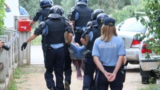 Sveti Filip i Jakov: Brutalna deložacija majke i sina Sveti Filip i Jakov: Brutalna deložacija majke i sina