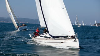 Zadar, 260211.
U Biogradskom akvatoriju se ovoga vikenda odrzava 11. Karnevalska regata. U tri jedrenja natjecati ce se 50-ak brodova.
Na slici: detalj sa subotnjeg jedrenja.
Foto: Vladimir Ivanov / CROPIX Zadar, 260211.
U Biogradskom akvatoriju se ovoga vikenda odrzava 11. Karnevalska regata. U tri jedrenja natjecati ce se 50-ak brodova.
Na slici: detalj sa subotnjeg jedrenja.
Foto: Vladimir Ivanov / CROPIX