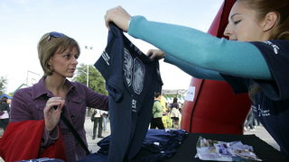 Zagreb, 190910.
Danas se na malom Jarunskom jezeru odrzava humanitarna manifestacija Terry Fox Run koja je pod pokroviteljstvom predsjednika drzave Ive Josipovica, Vlade RH i Grada Zagreba. Gradjani mogu sudjelovati trcanjem, hodanjem, rolanjem i voznjom