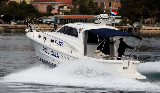 Zadar, 18032011.
Danas su djelatnici PU Zadar na Istarskoj obali predstavili  novo plovilo. Radi se o brodu tipa C proizvodnje Piculjanj, tip Rab 830 Patrol duzina 8,3 metra.
Na slici: Piculjan 830.
Foto: Vladimir Ivanov / CROPIX