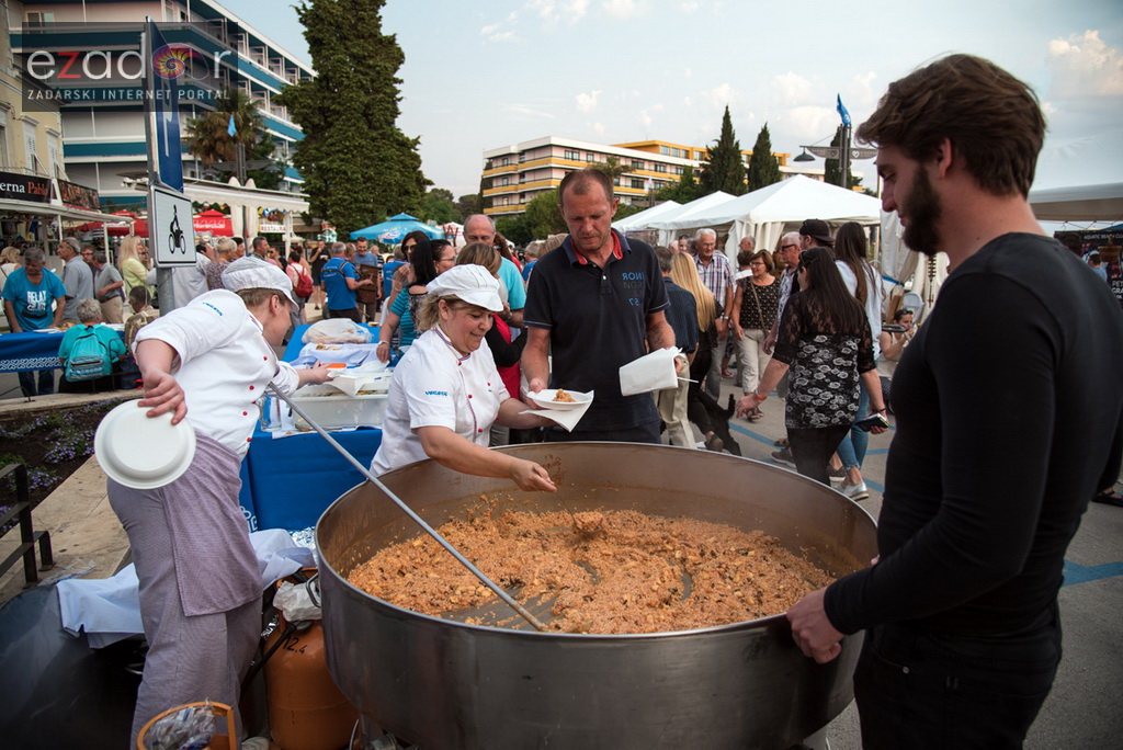 Otvoren 12. biogradski Gastro stol Otvoren 12. biogradski Gastro stol