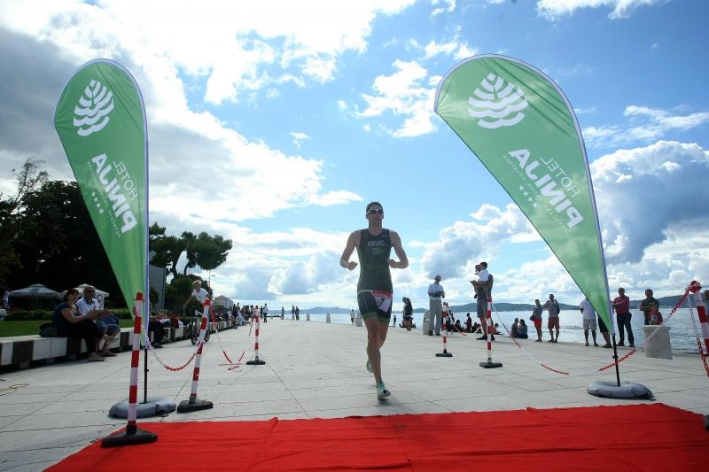 Na rivi je odrzan Zadarski aquathlon 2014. Odrzana su tri programa: prvenstvo Hrvatske u klasicnom akvatlonu: 1000m plivanje/5000 m trcanje, prvenstvo grada Zadra 500m plivanje/2500 m trcanje te akvatlon za djecu. Photo: Dino Stanin/PIXSELL Na rivi je odrzan Zadarski aquathlon 2014. Odrzana su tri programa: prvenstvo Hrvatske u klasicnom akvatlonu: 1000m plivanje/5000 m trcanje, prvenstvo grada Zadra 500m plivanje/2500 m trcanje te akvatlon za djecu. Photo: Dino Stanin/PIXSELL