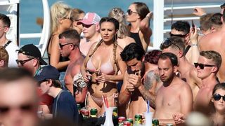 Zrće: Prvi dan Hideout festivala privukao nekoliko tisuća turista, Photo: Dalibor Urukalovic/PIXSELL Zrće: Prvi dan Hideout festivala privukao nekoliko tisuća turista, Photo: Dalibor Urukalovic/PIXSELL