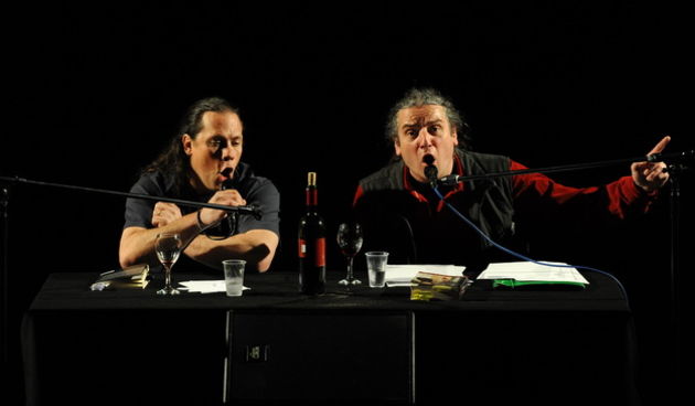 Zadar, 170410.
U sklopu projekta ‘Artikultura’ u kinu Pobjeda Predrag Lucic i Boris Dezulovic predstavili su Zadranima svoju kabaretsko-satiricno poetsku izvedbu.
Foto: Andrija Lucic / CROPIX