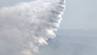 Zadar, 050510.
U popodnevnim satima juzno od zadarskog predjela Dracevac izbio je pozar koji su osim vatrogasaca na zemlji gasili i kanader i airtractor.
Foto : Vladimir Ivanov / CROPIX Zadar, 050510.
U popodnevnim satima juzno od zadarskog predjela Dracevac izbio je pozar koji su osim vatrogasaca na zemlji gasili i kanader i airtractor.
Foto : Vladimir Ivanov / CROPIX