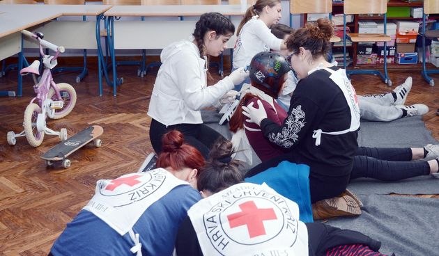 Crveni križ, prva pomoć