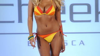 Zagreb, 230811.
Hotel Dubrovnik.
Modna revija modne kuce Lisca, na kojoj su prikazane kolekcije rublja, spavaceg programa, bluza, doljneg vesa i kupacih kostima za 2012. godinu.
Na fotografiji zastitno lice Lisce manekenka Tina Katanic.
Foto: Admir Buljub