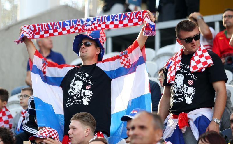 Hrvatski navijači okupirali Lens uoči utakmice s Portugalom, Photo: PIXSELL Hrvatski navijači okupirali Lens uoči utakmice s Portugalom, Photo: PIXSELL