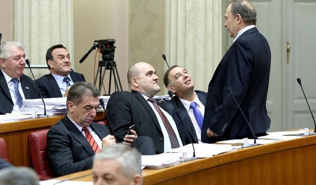 Zagreb – Utvrdjivanjem dnevnog reda i postavljanjem pitanja Vladi Republike Hrvatske zapocela je 16. sjednica Sabora RH. Darko Milinovic, Davor Milicevic, Ante Jerolimov. Photo: Patrik Macek/PIXSELL