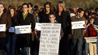 Skabrnja, 181111.
20. obljetnica stradanja Skabrnje. U Skabrnji je uz govore na trgu ispred crkve odrzano i polaganje vijenaca na groblju.
Foto: Jure Miskovic / CROPIX Skabrnja, 181111.
20. obljetnica stradanja Skabrnje. U Skabrnji je uz govore na trgu ispred crkve odrzano i polaganje vijenaca na groblju.
Foto: Jure Miskovic / CROPIX