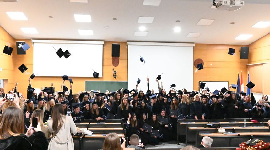 Sveučilište u Zadru: Promocija prvostupnika ranog i predškolskog odgoja i obrazovanja Sveučilište u Zadru: Promocija prvostupnika ranog i predškolskog odgoja i obrazovanja