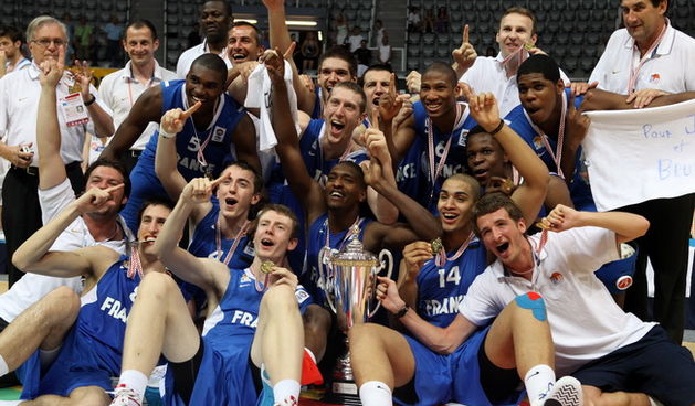 Zadar, 180710. Dvorana Visnjik. Zavrseno je Prvenstvo Europe za kosarkase do 20 godina koje se proslih dana igralo u Hrvatskoj. Francuzi su prvi, Grci drugi i Spanjolci treci. Na fotografiji: slavlje Francuza Foto: Vladimir Ivanov / CROPIX