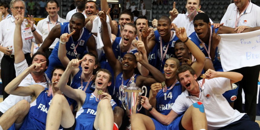 Zadar, 180710. Dvorana Visnjik. Zavrseno je Prvenstvo Europe za kosarkase do 20 godina koje se proslih dana igralo u Hrvatskoj. Francuzi su prvi, Grci drugi i Spanjolci treci. Na fotografiji: slavlje Francuza Foto: Vladimir Ivanov / CROPIX