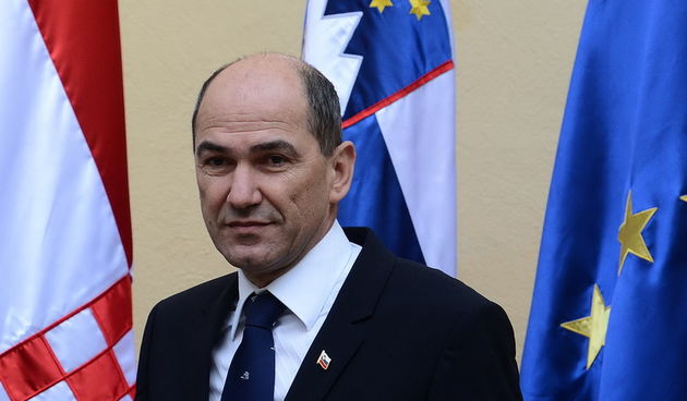 Mokrice, 110313.
Dvorac Mokrice.
Predsjednik Vlade Republike Hrvatske Zoran Milanovic se sastao s predsjednikom Vlade Republike Slovenije Janezom Jansom, u dvorcu Mokrice u Republici Sloveniji. Premijeri ce potpisati Memorandum o suglasnosti o pitanjima L